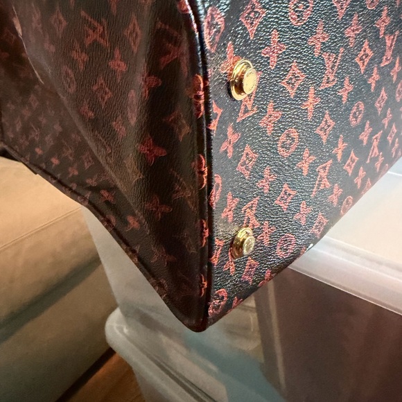 Louis Vuitton Monogram Red and Brown Interior Bag - Picture 5 of 11